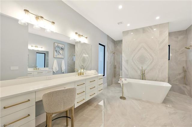 750 Myrtle TER, Naples, FL 34103