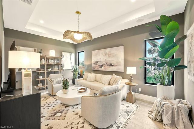 750 Myrtle TER, Naples, FL 34103
