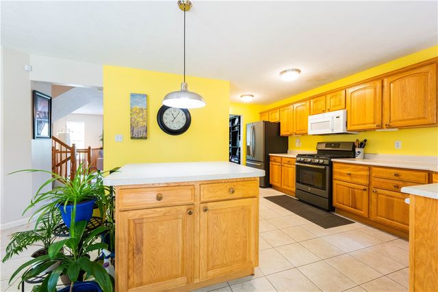 612 Village Green E Blvd, Adams Twp, PA 16046
