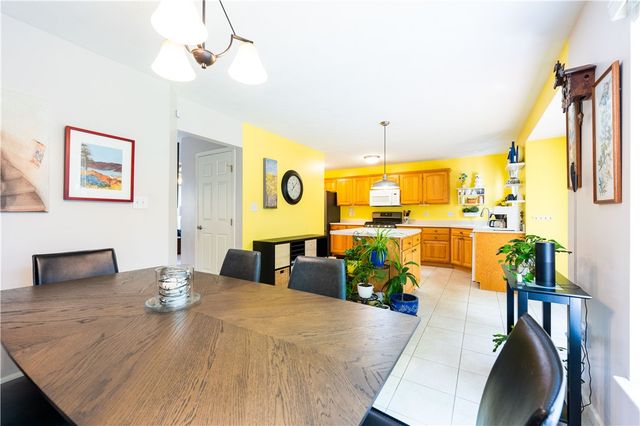 612 Village Green E Blvd, Adams Twp, PA 16046