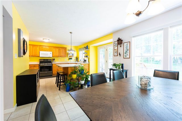 612 Village Green E Blvd, Adams Twp, PA 16046