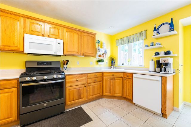 612 Village Green E Blvd, Adams Twp, PA 16046
