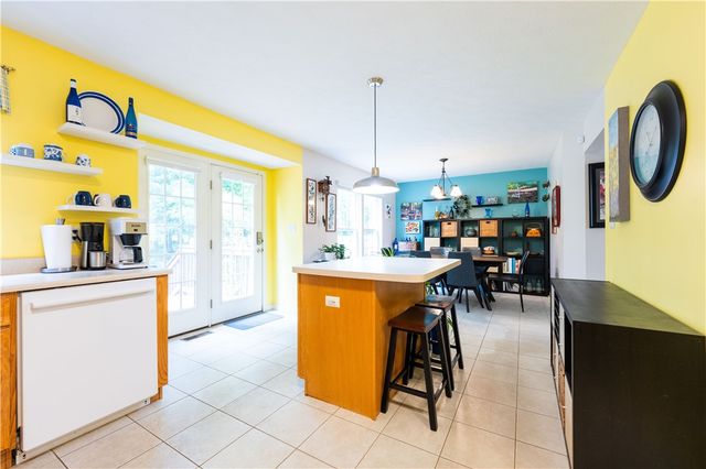 612 Village Green E Blvd, Adams Twp, PA 16046