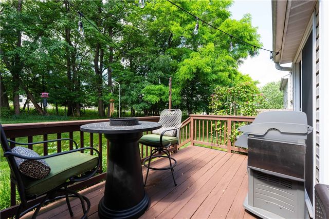 612 Village Green E Blvd, Adams Twp, PA 16046