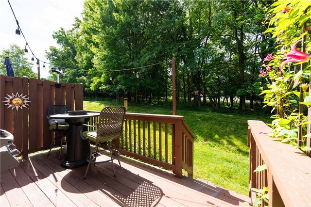 612 Village Green E Blvd, Adams Twp, PA 16046