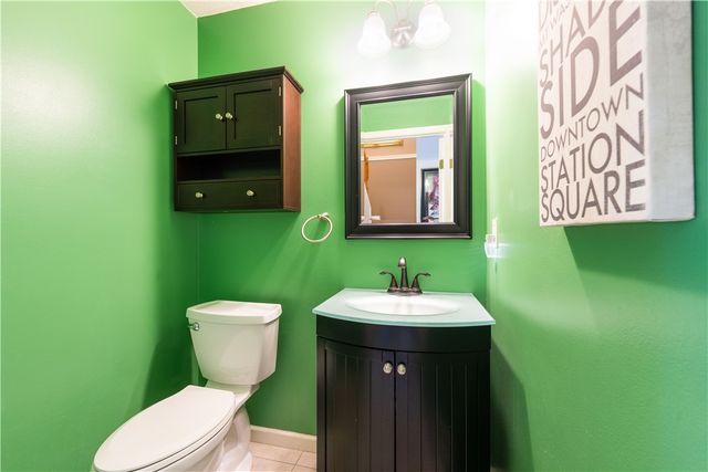 612 Village Green E Blvd, Adams Twp, PA 16046