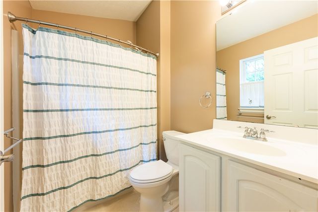 612 Village Green E Blvd, Adams Twp, PA 16046