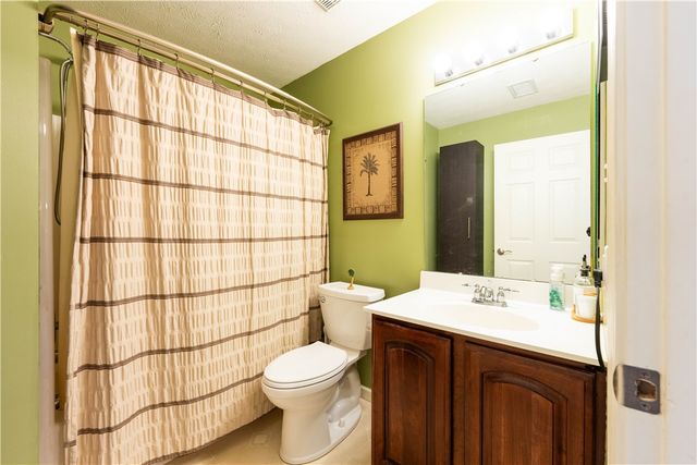 612 Village Green E Blvd, Adams Twp, PA 16046