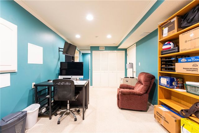 612 Village Green E Blvd, Adams Twp, PA 16046