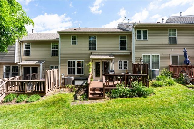 612 Village Green E Blvd, Adams Twp, PA 16046
