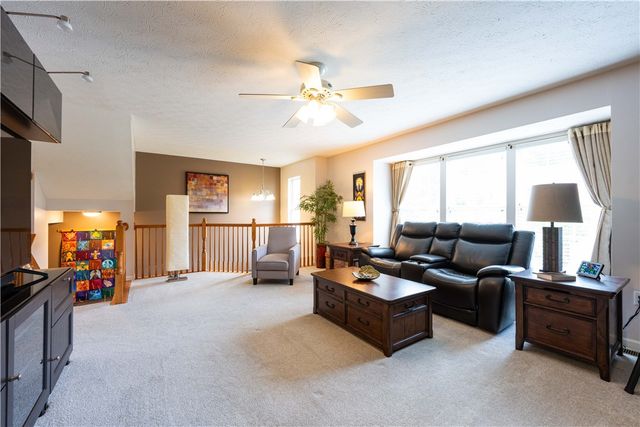 612 Village Green E Blvd, Adams Twp, PA 16046
