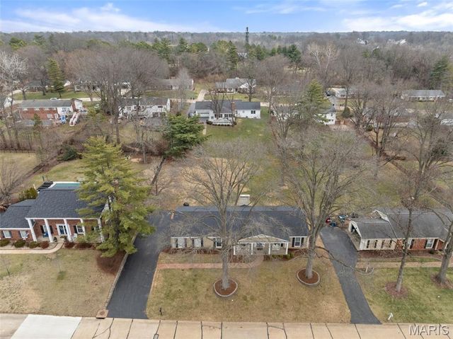 2046 Willow Leaf Drive, St Louis, MO 63131