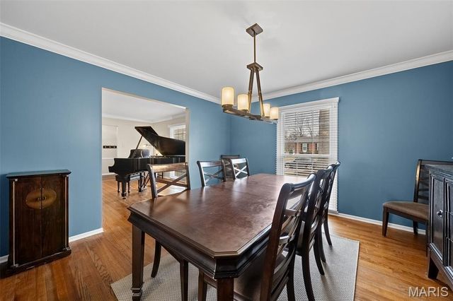 2046 Willow Leaf Drive, St Louis, MO 63131