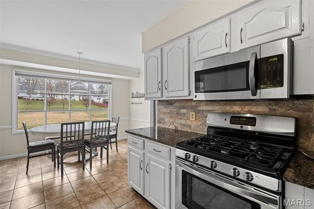 2046 Willow Leaf Drive, St Louis, MO 63131