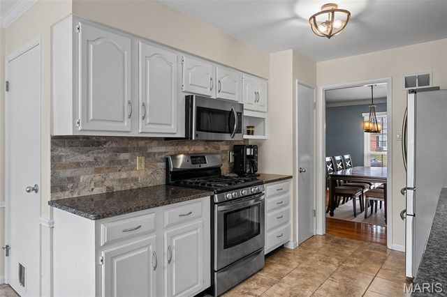 2046 Willow Leaf Drive, St Louis, MO 63131