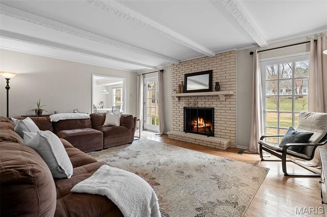 2046 Willow Leaf Drive, St Louis, MO 63131