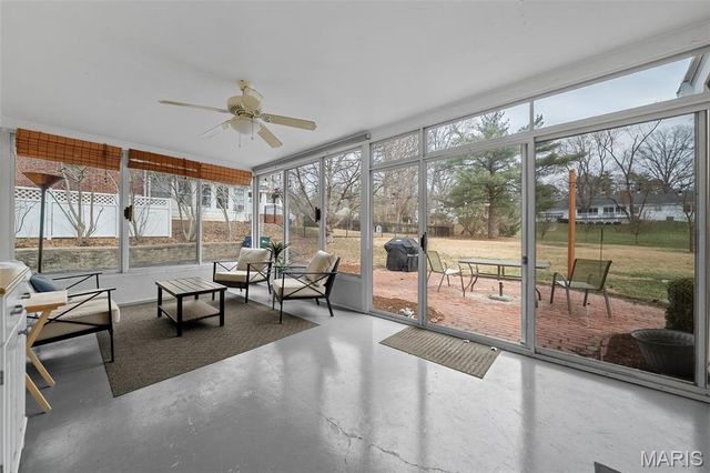 2046 Willow Leaf Drive, St Louis, MO 63131