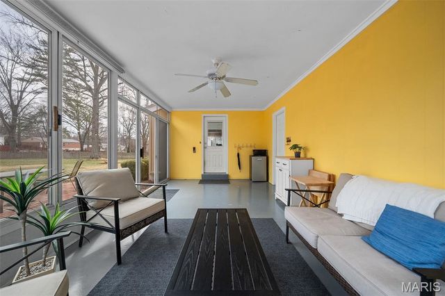 2046 Willow Leaf Drive, St Louis, MO 63131