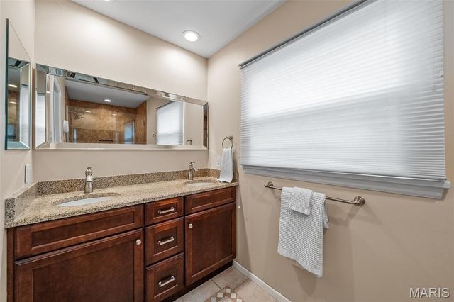 2046 Willow Leaf Drive, St Louis, MO 63131