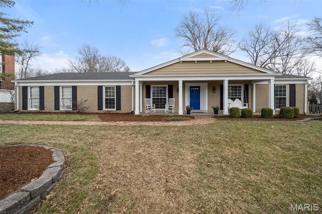 2046 Willow Leaf Drive, St Louis, MO 63131