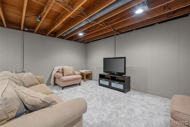 2046 Willow Leaf Drive, St Louis, MO 63131