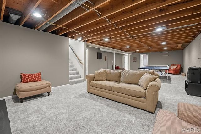 2046 Willow Leaf Drive, St Louis, MO 63131