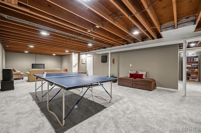 2046 Willow Leaf Drive, St Louis, MO 63131