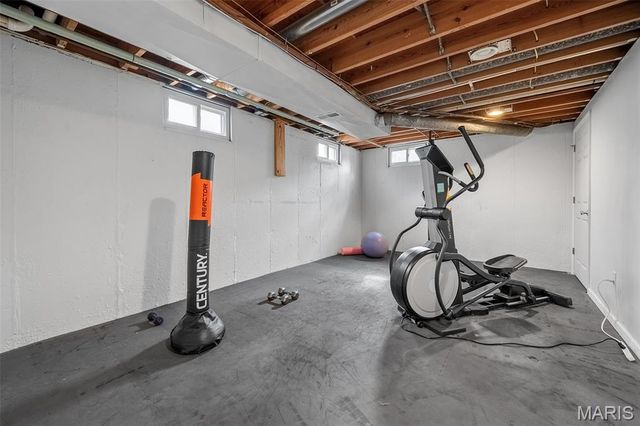 2046 Willow Leaf Drive, St Louis, MO 63131