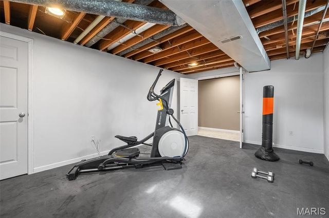 2046 Willow Leaf Drive, St Louis, MO 63131