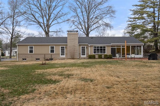 2046 Willow Leaf Drive, St Louis, MO 63131