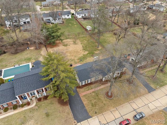 2046 Willow Leaf Drive, St Louis, MO 63131