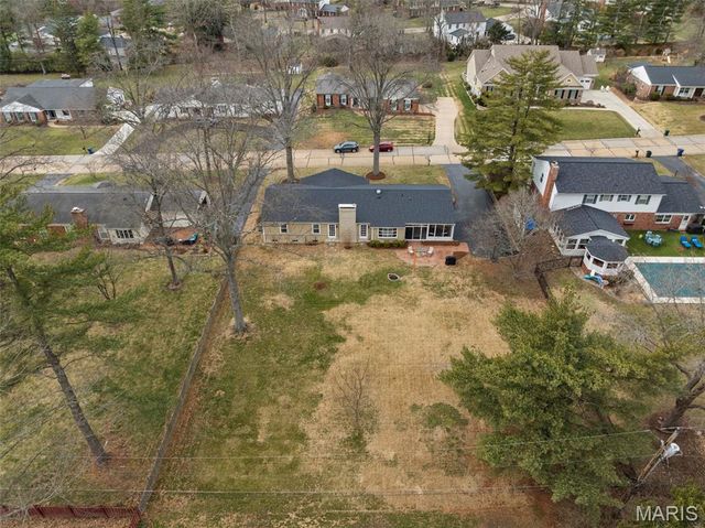 2046 Willow Leaf Drive, St Louis, MO 63131