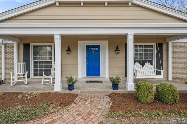 2046 Willow Leaf Drive, St Louis, MO 63131