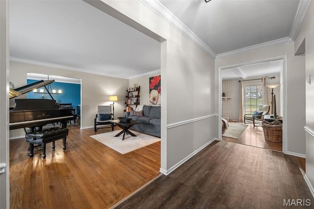 2046 Willow Leaf Drive, St Louis, MO 63131