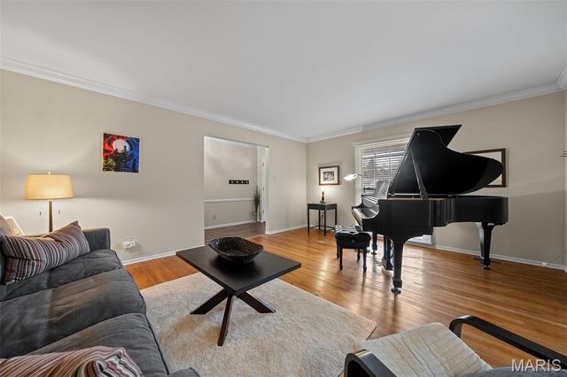 2046 Willow Leaf Drive, St Louis, MO 63131