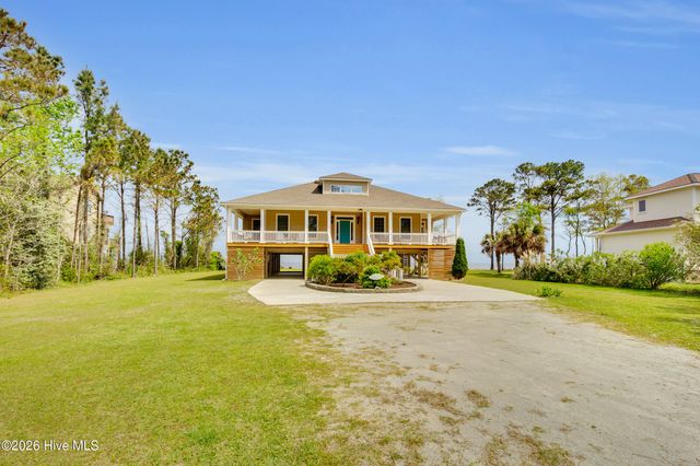 522 Sandy Point Drive, Beaufort, NC 28516