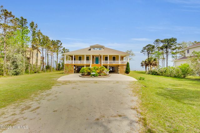 522 Sandy Point Drive, Beaufort, NC 28516
