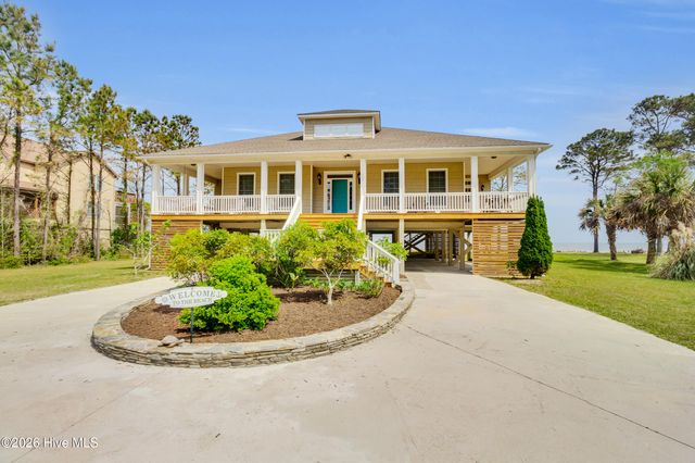 522 Sandy Point Drive, Beaufort, NC 28516