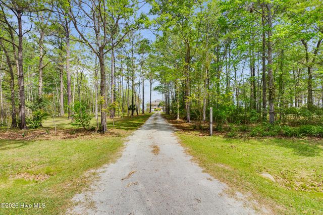 522 Sandy Point Drive, Beaufort, NC 28516