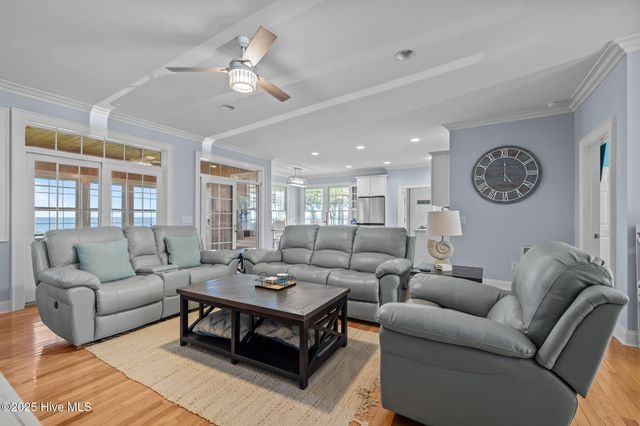 522 Sandy Point Drive, Beaufort, NC 28516