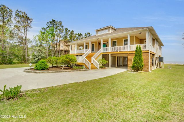 522 Sandy Point Drive, Beaufort, NC 28516