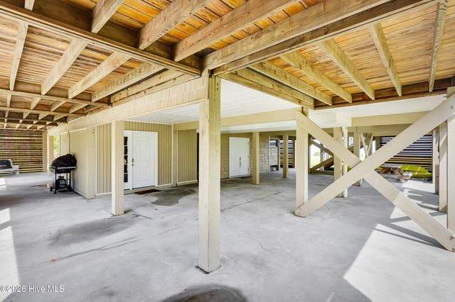 522 Sandy Point Drive, Beaufort, NC 28516