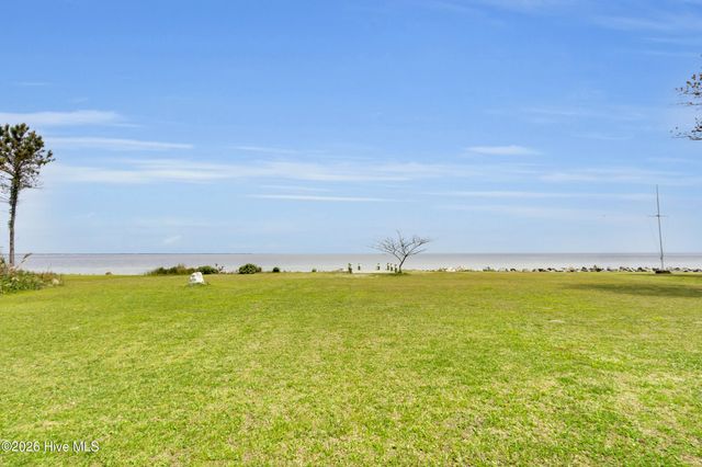 522 Sandy Point Drive, Beaufort, NC 28516