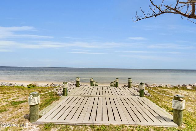 522 Sandy Point Drive, Beaufort, NC 28516