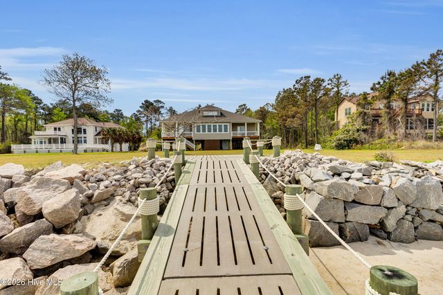 522 Sandy Point Drive, Beaufort, NC 28516