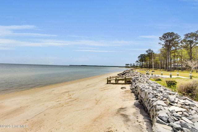 522 Sandy Point Drive, Beaufort, NC 28516