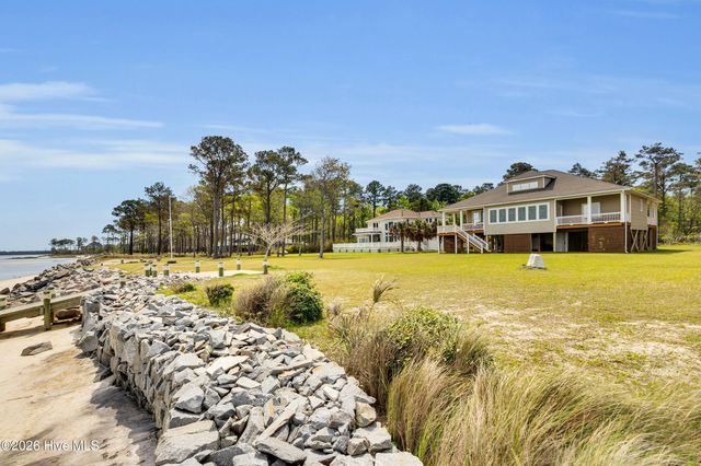 522 Sandy Point Drive, Beaufort, NC 28516