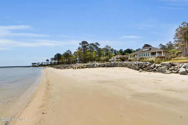 522 Sandy Point Drive, Beaufort, NC 28516