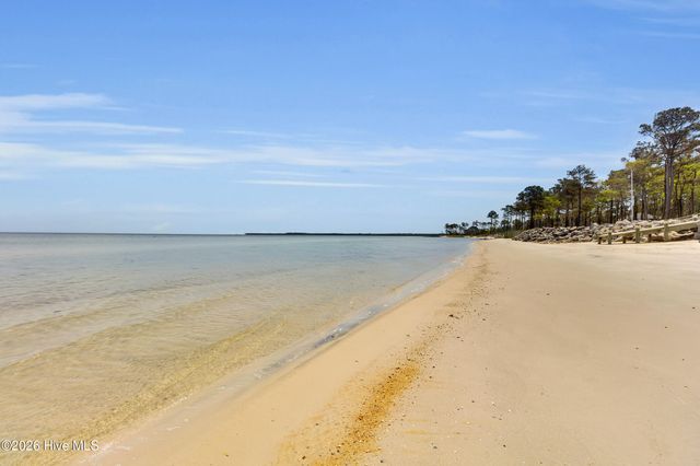 522 Sandy Point Drive, Beaufort, NC 28516