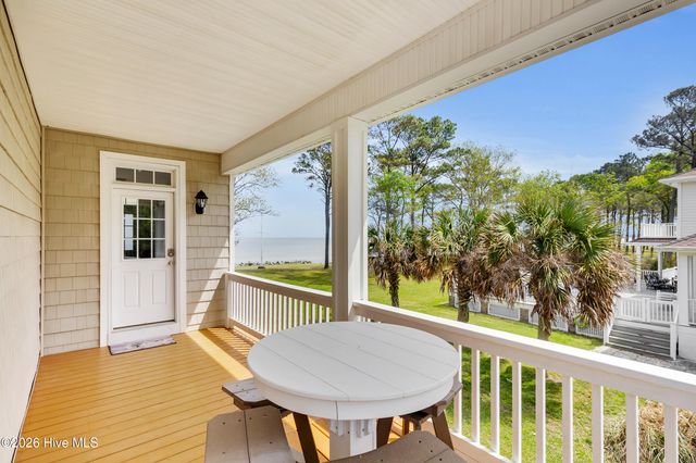 522 Sandy Point Drive, Beaufort, NC 28516